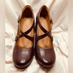New! Never been worn! Clark’s Vintage style brown leather heels! Size 9.5